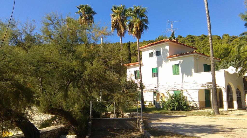Resort Village T.N. Milna Vis Exterior photo